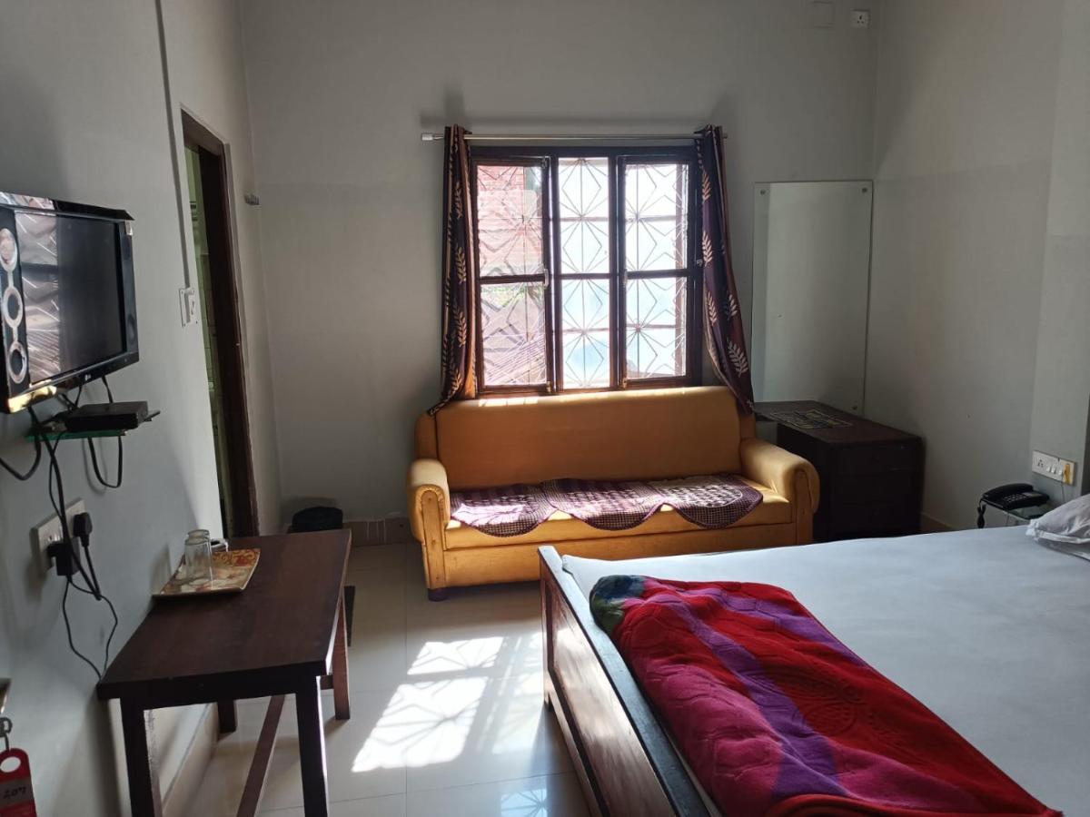 Kusum Hotel Dibrugarh Ngoại thất bức ảnh
