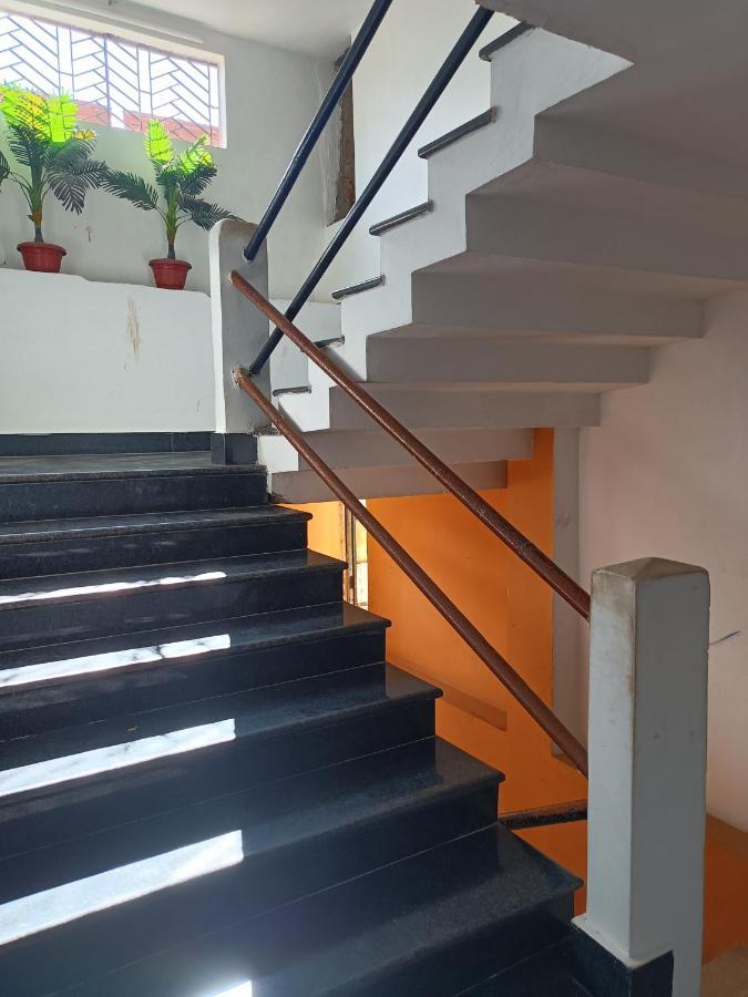 Kusum Hotel Dibrugarh Ngoại thất bức ảnh