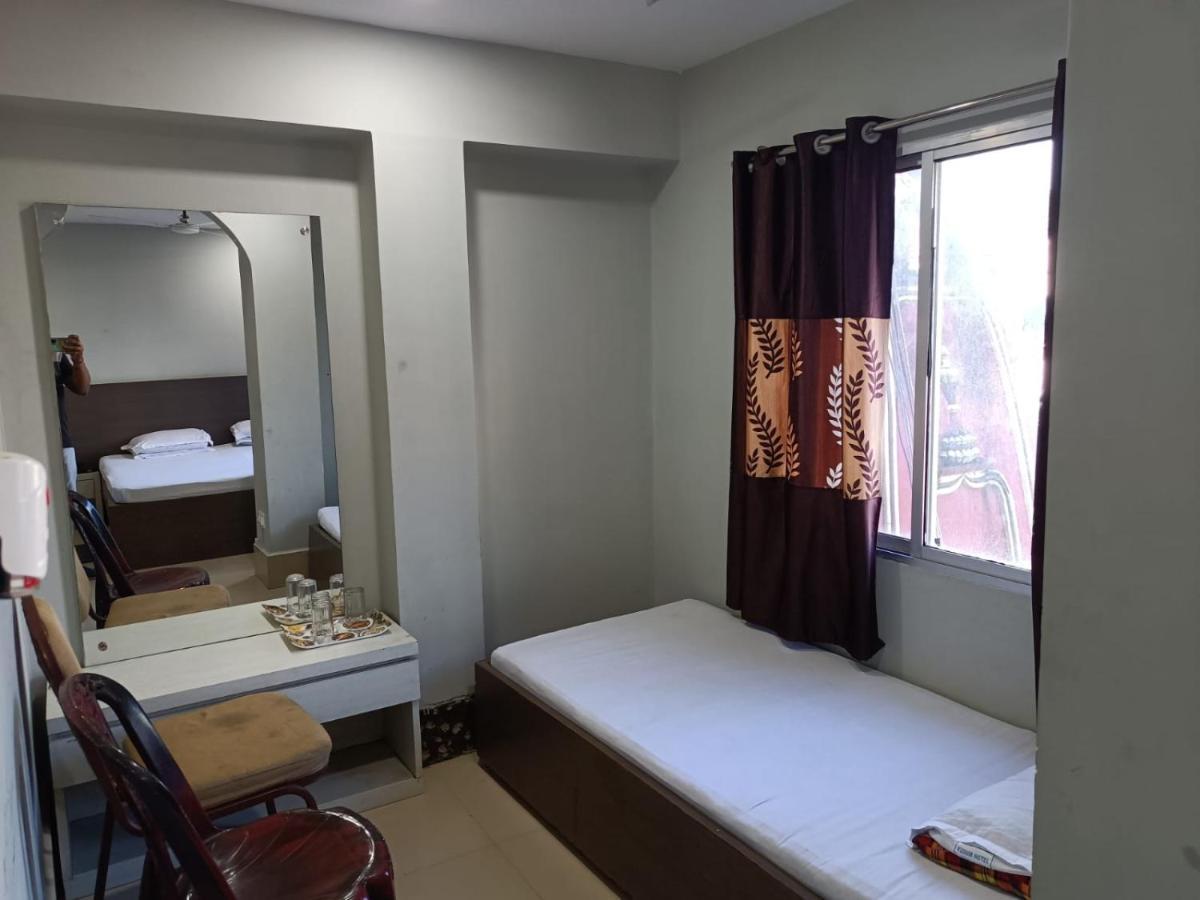 Kusum Hotel Dibrugarh Ngoại thất bức ảnh