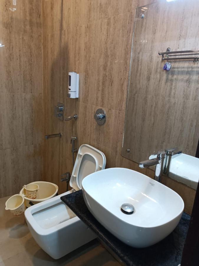 Kusum Hotel Dibrugarh Ngoại thất bức ảnh
