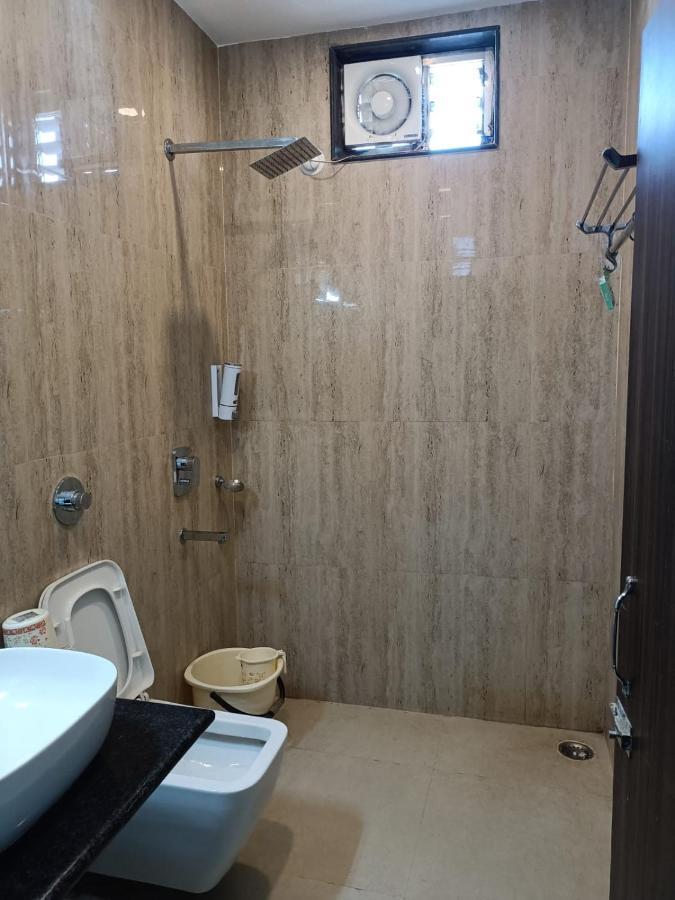Kusum Hotel Dibrugarh Ngoại thất bức ảnh