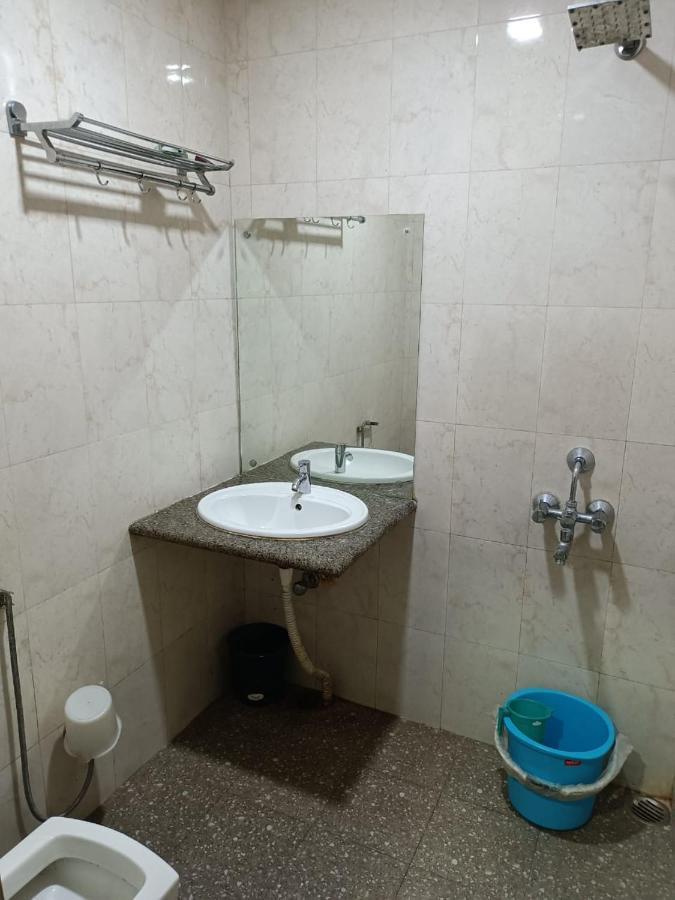 Kusum Hotel Dibrugarh Ngoại thất bức ảnh