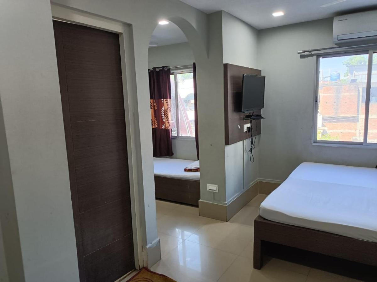 Kusum Hotel Dibrugarh Ngoại thất bức ảnh