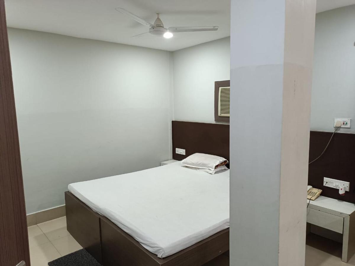 Kusum Hotel Dibrugarh Ngoại thất bức ảnh