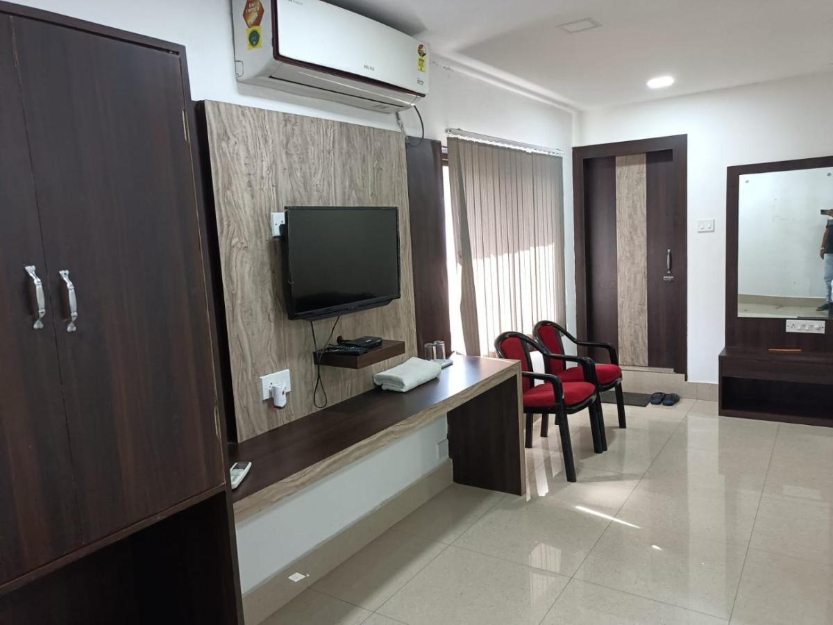 Kusum Hotel Dibrugarh Ngoại thất bức ảnh