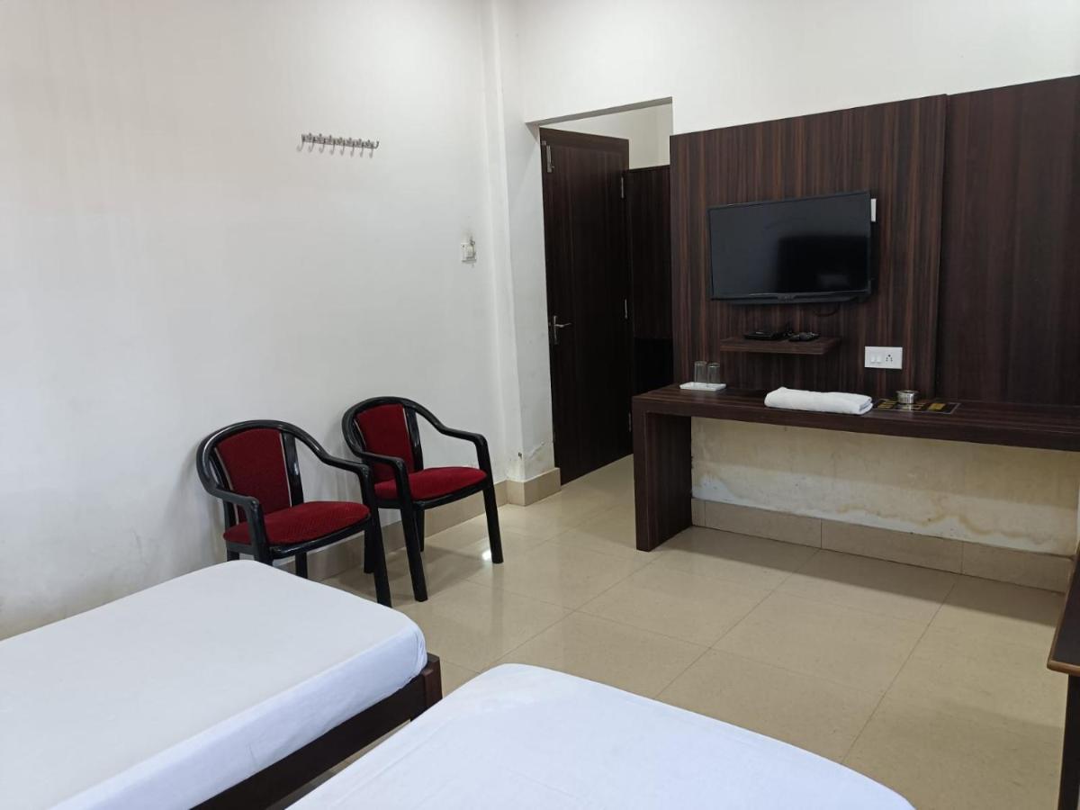 Kusum Hotel Dibrugarh Ngoại thất bức ảnh