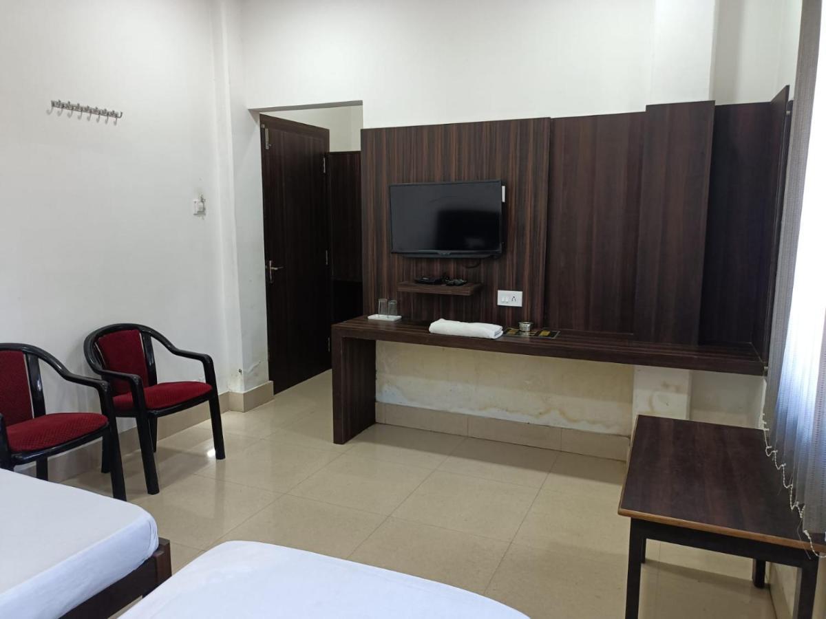 Kusum Hotel Dibrugarh Ngoại thất bức ảnh