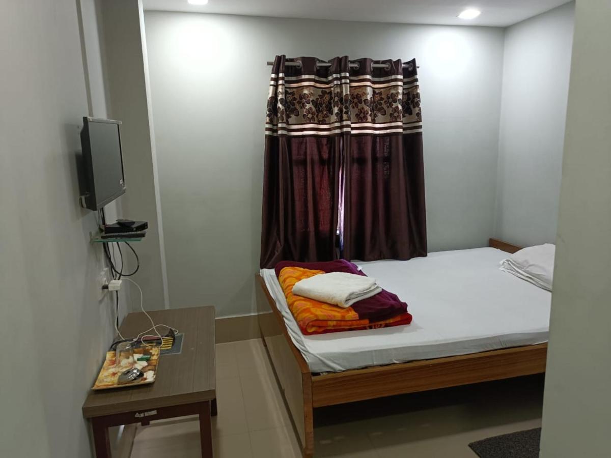 Kusum Hotel Dibrugarh Ngoại thất bức ảnh