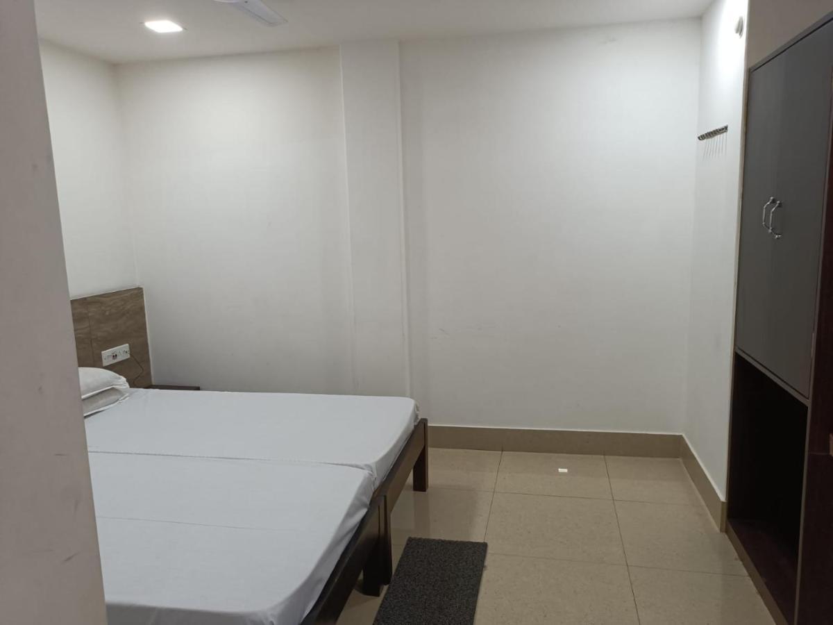 Kusum Hotel Dibrugarh Ngoại thất bức ảnh