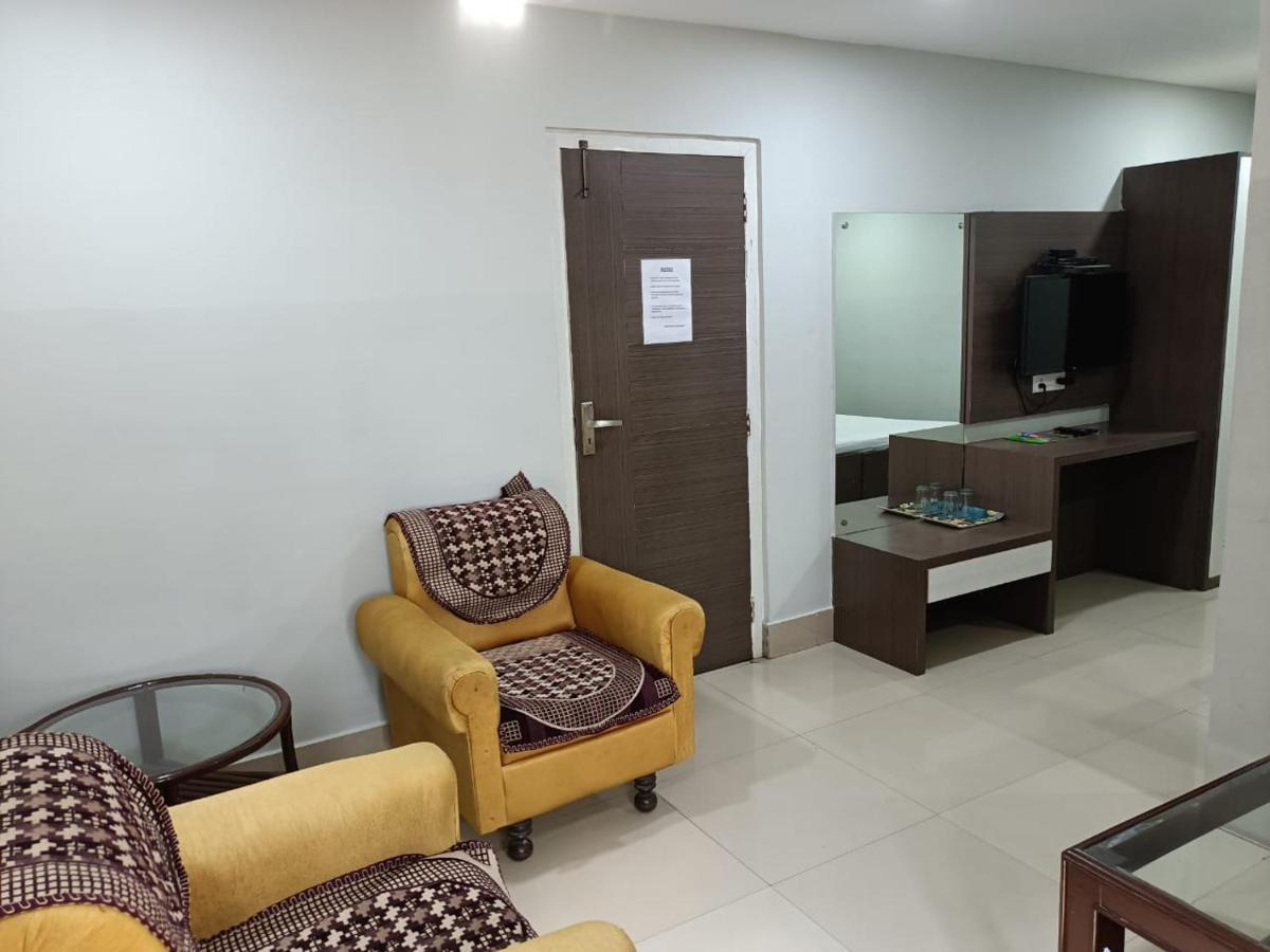 Kusum Hotel Dibrugarh Ngoại thất bức ảnh