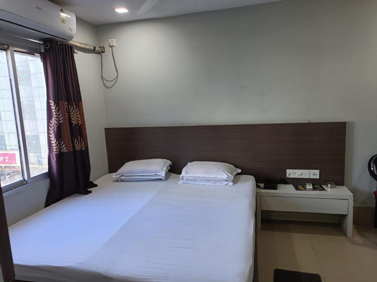 Kusum Hotel Dibrugarh Ngoại thất bức ảnh