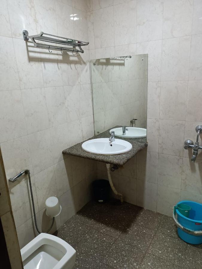 Kusum Hotel Dibrugarh Ngoại thất bức ảnh
