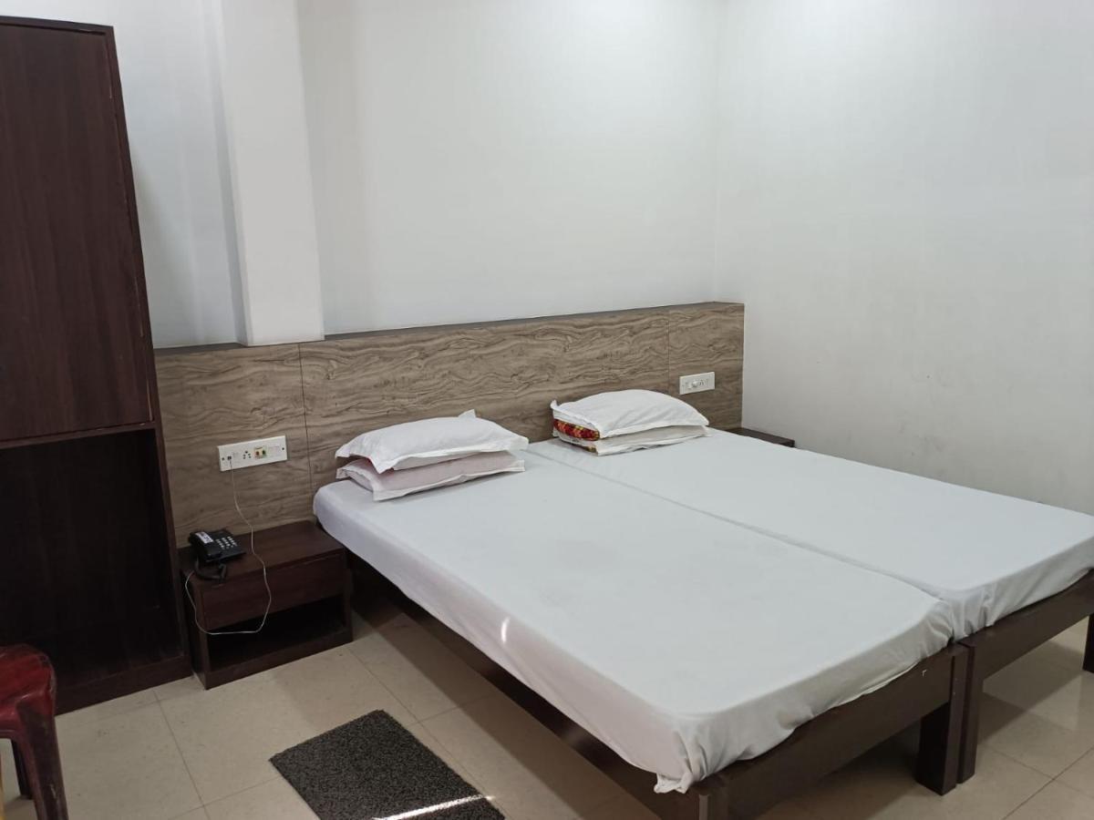 Kusum Hotel Dibrugarh Ngoại thất bức ảnh