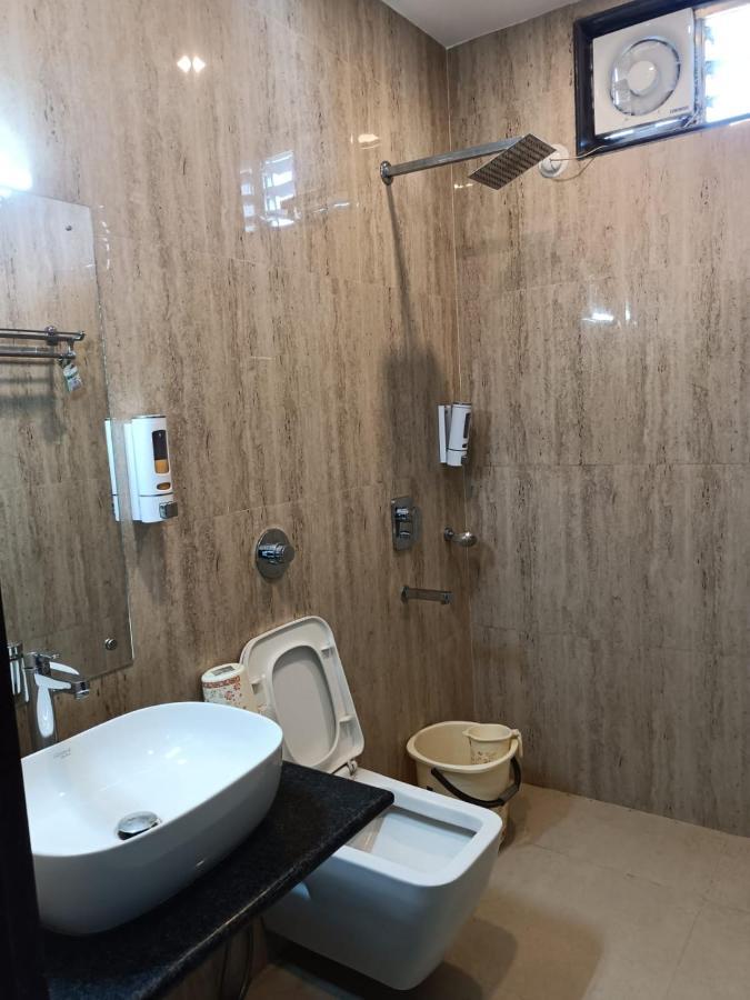 Kusum Hotel Dibrugarh Ngoại thất bức ảnh