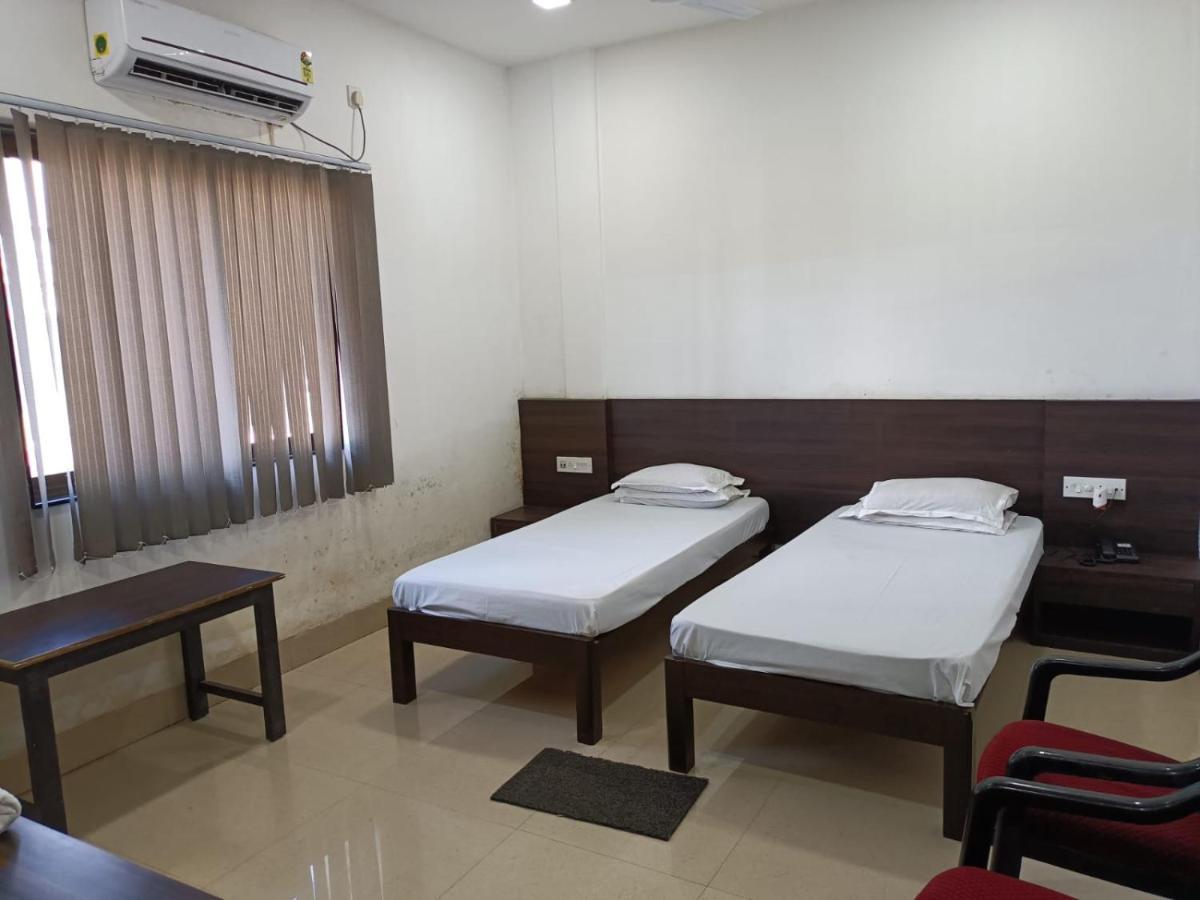 Kusum Hotel Dibrugarh Ngoại thất bức ảnh