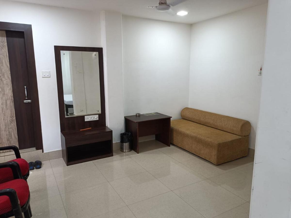 Kusum Hotel Dibrugarh Ngoại thất bức ảnh