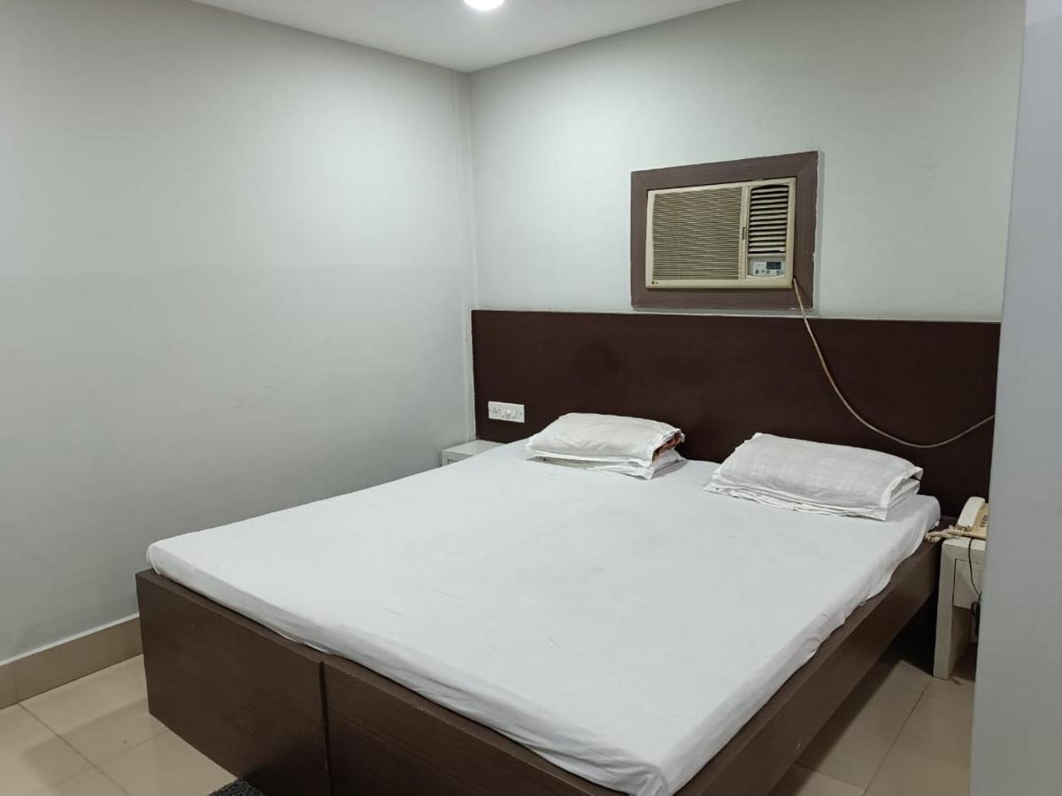 Kusum Hotel Dibrugarh Ngoại thất bức ảnh