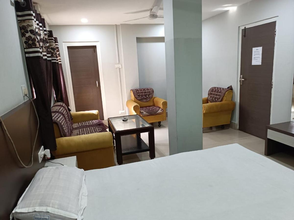 Kusum Hotel Dibrugarh Ngoại thất bức ảnh