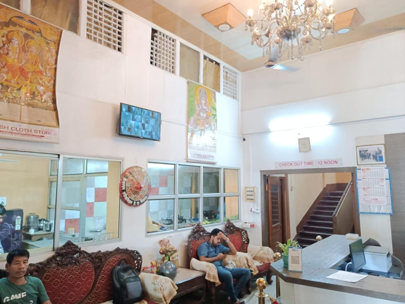 Kusum Hotel Dibrugarh Ngoại thất bức ảnh