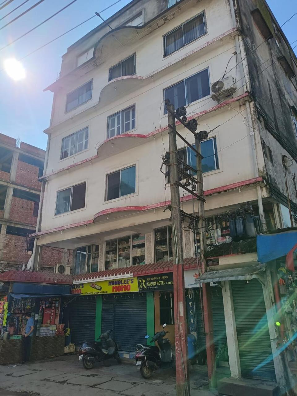Kusum Hotel Dibrugarh Ngoại thất bức ảnh