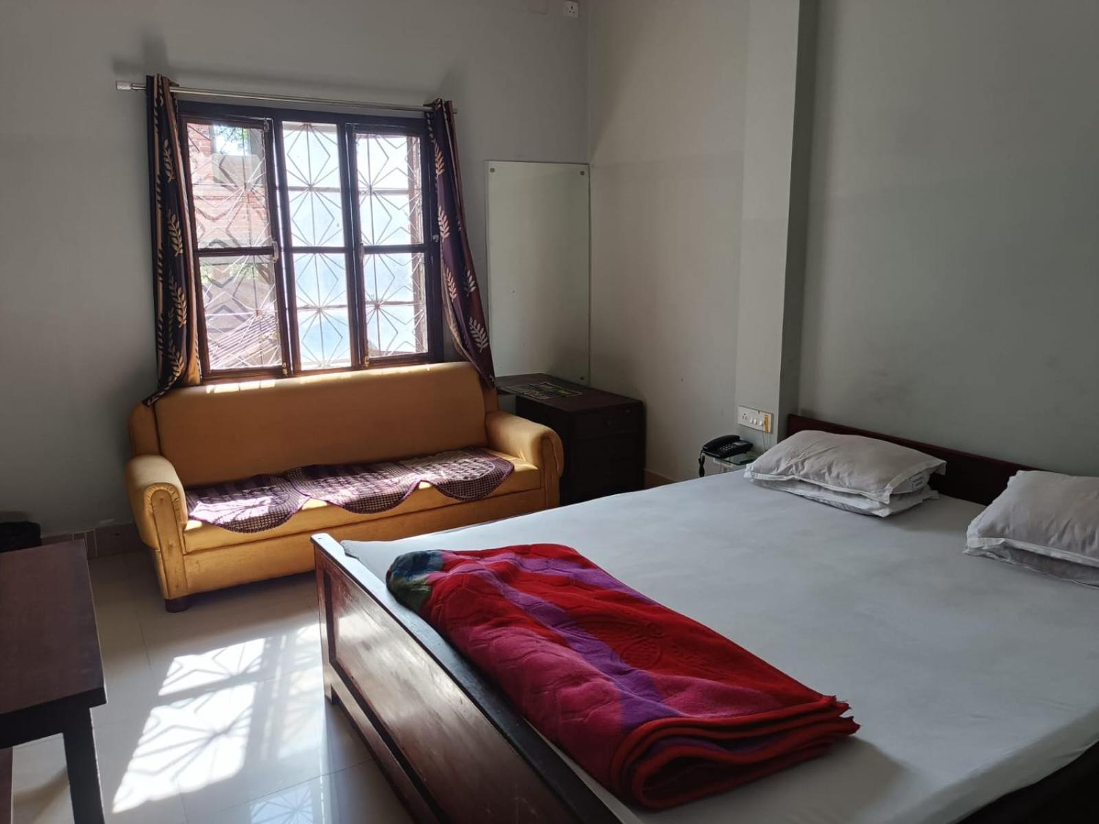 Kusum Hotel Dibrugarh Ngoại thất bức ảnh