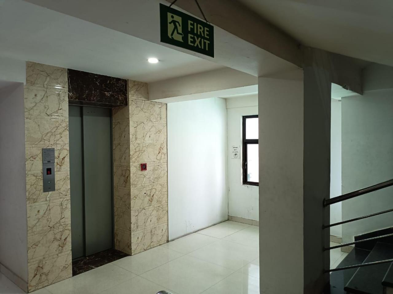 Kusum Hotel Dibrugarh Ngoại thất bức ảnh