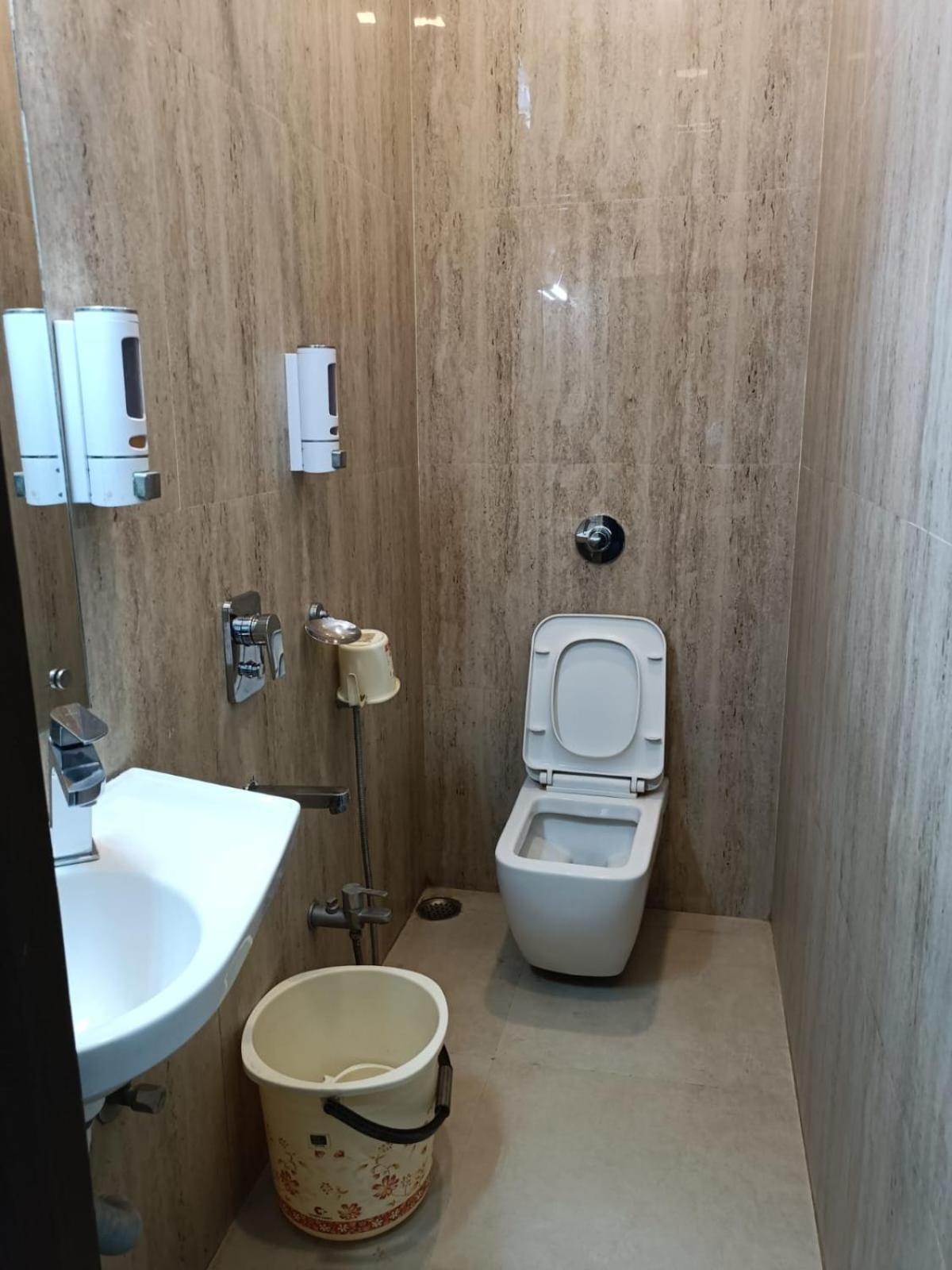 Kusum Hotel Dibrugarh Ngoại thất bức ảnh