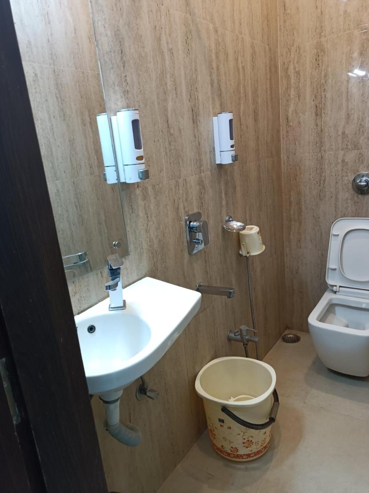 Kusum Hotel Dibrugarh Ngoại thất bức ảnh